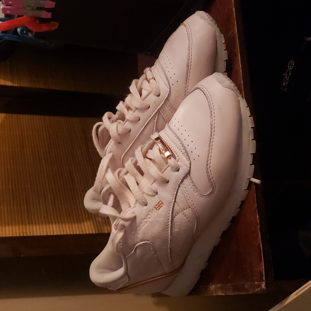 Womens pink Reebox